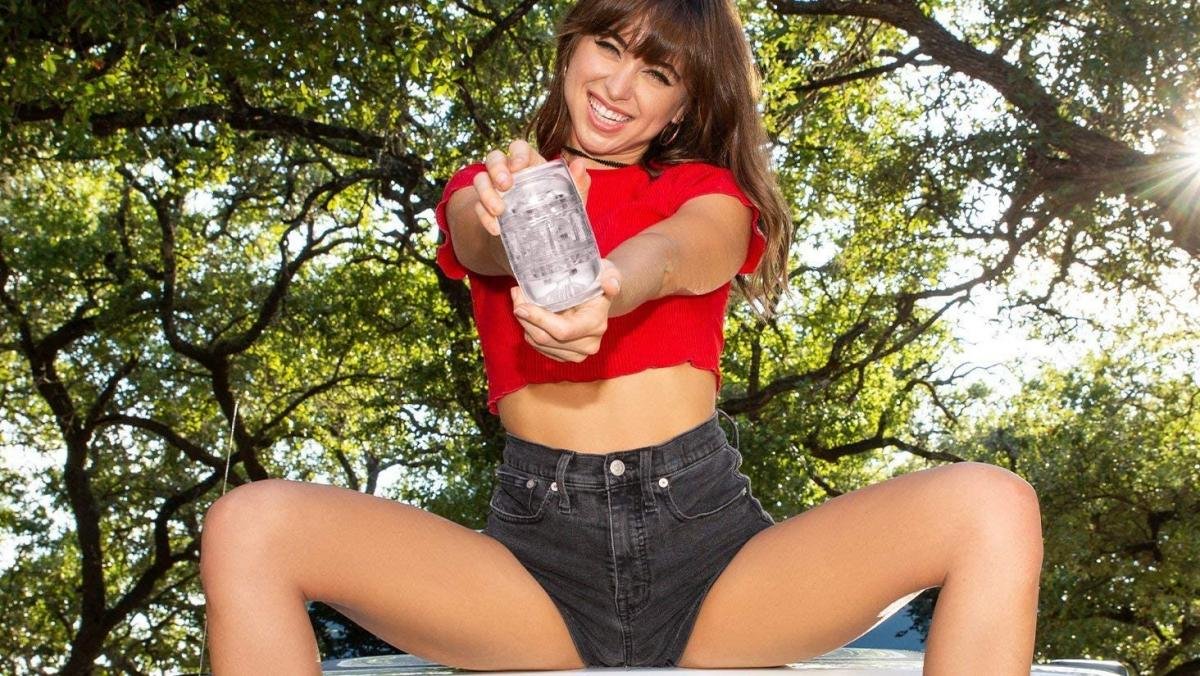 Fleshlight - Quickshot Masturbator - Riley Reid